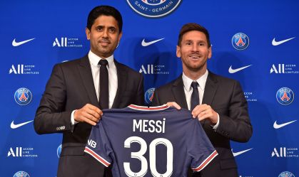 Nasser Al-Khelaifi e Messi na apresentação do argentino no PSG