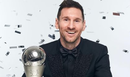 Messi com prêmio Fifa The Best