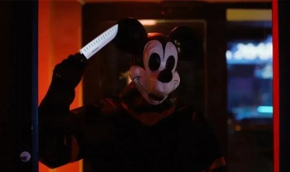 Em "Mickey's Mouse Trap" o famoso rato da Disney vira um assassino
