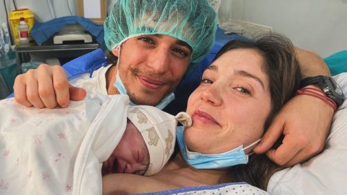 Miguel Herrán, Celia Pedraza e a filha, María