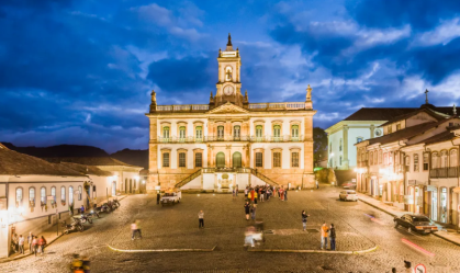 Praça Tiradentes, em Ouro Preto, parte das cidades históricas de MG