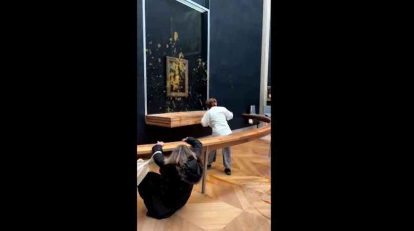 Manifestantes jogam sopa no quadro da Mona Lisa, em Paris • Reprodução
