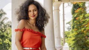 Primeira fase de Renascer: Morena (Uiliana Lima) trabalha na casa de Jacutinga