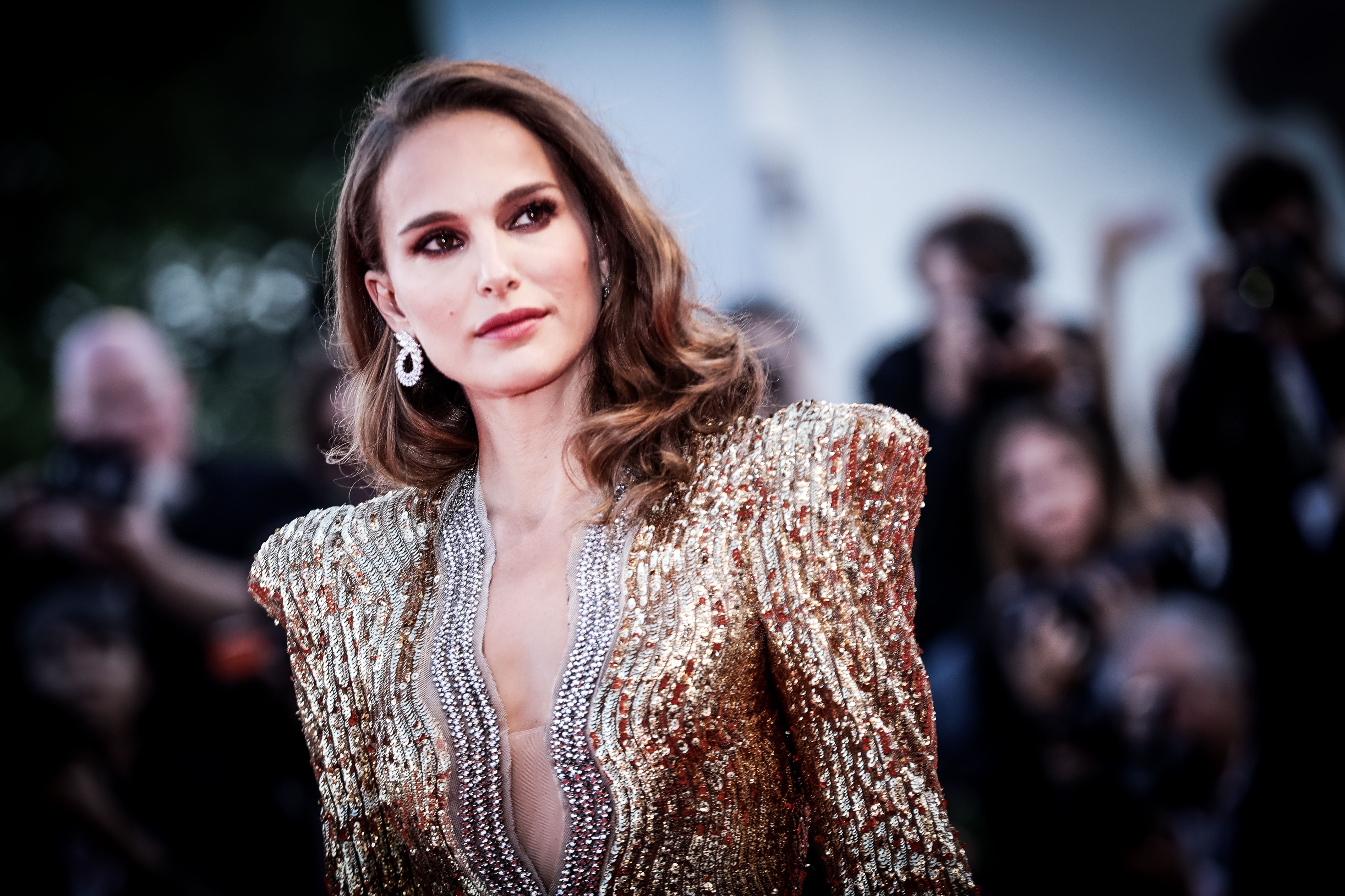 Natalie Portman viraliza ao posar para revista • Vittorio Zunino Celotto/Getty Images