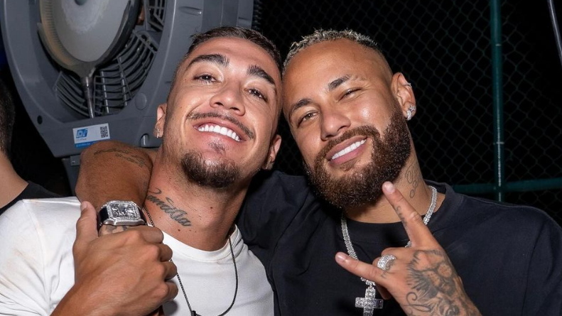 Forma física de Neymar chamou a atenção / @romarinhooo11 / Reprodução / Redes Sociais