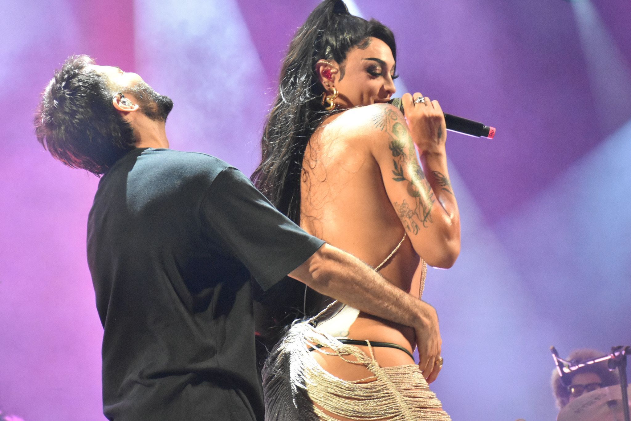 Silva e Pabllo Vittar trocam carícias em show de pré-Carnaval / Felipe Souto Maior/AgNews