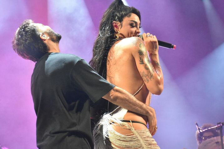 Silva e Pabllo Vittar trocam carícias em show de pré-Carnaval / Felipe Souto Maior/AgNews