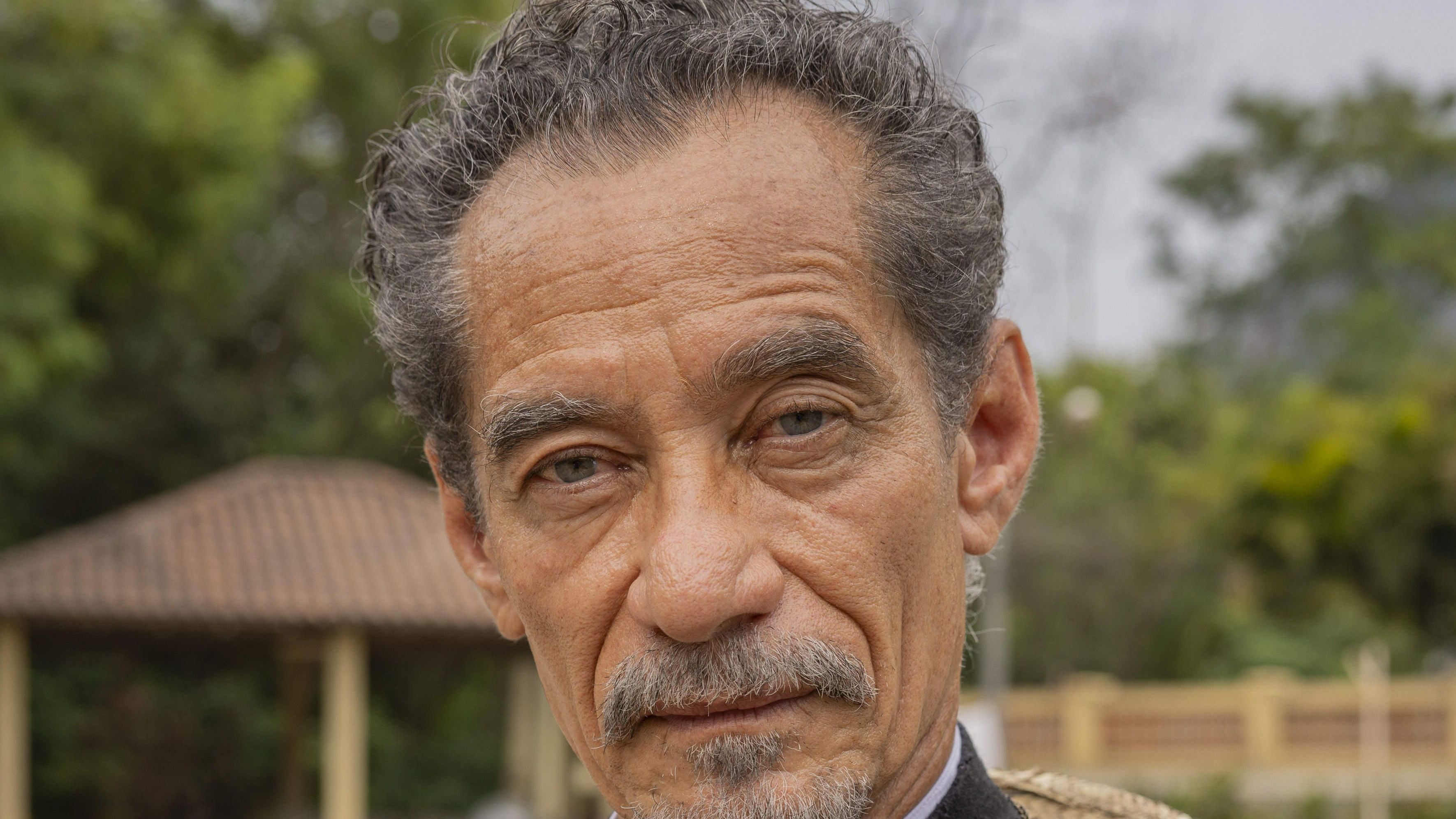 Chico Diaz é o Padre Santos em "Renascer" / Fábio Rocha/TV Globo