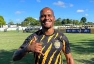 Patric consulta ídolos e faz planos para voltar ao Atlético-MG