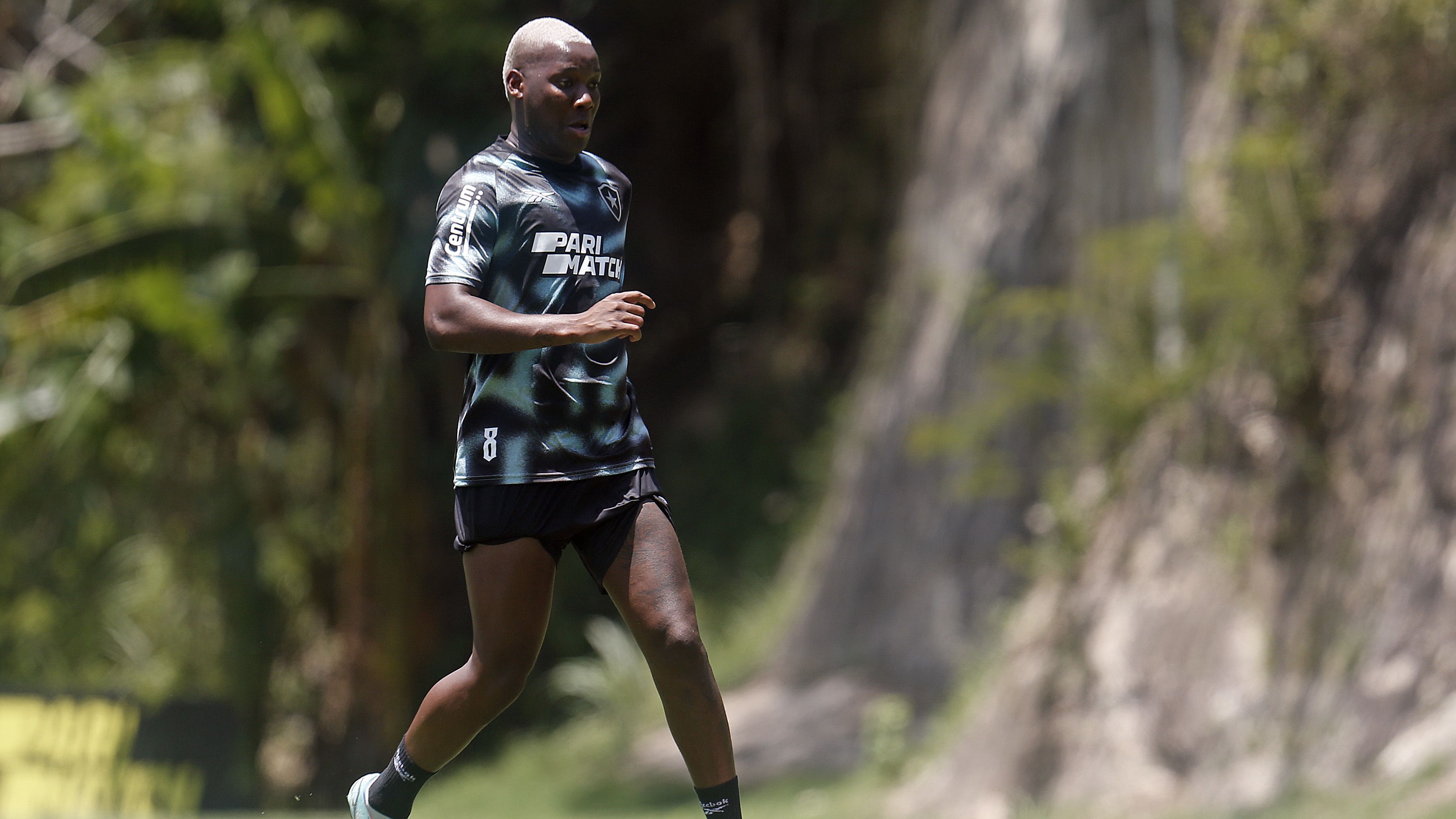 Patrick de Paula em treino do Botafogo