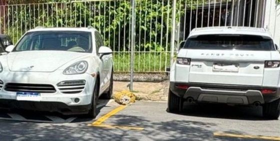 Durante a operação os policiais apreenderam dois veículos de luxo com o influenciador