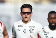 Pedro inicia pré-temporada do Flamengo com óculos escuros; entenda