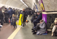 Rússia lança ataque em grande escala contra a Ucrânia; civis em Kiev se abrigam no metrô