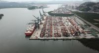 Vendaval de mais 110 km/h fecha porto de Santos, em São Paulo