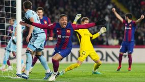 Vitor Roque comemora seu primeiro gol pelo Barcelona