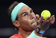 Nadal desperdiça chances, sente dores e é eliminado por Thompson em Brisbane