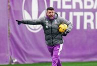 Ex-Cruzeiro, Pezzolano se despede do Valladolid após goleada e demissão