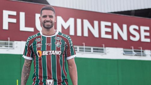 Renato Augusto veste a camisa do Fluminense