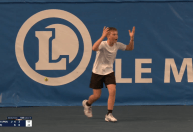 Sueco mostra dedo do meio a juiz e é eliminado do Mundial de tênis; assista