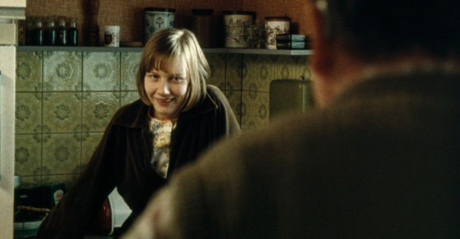 Sandra Hüller vive uma garota epiléptica em "Requiem" / Divulgação