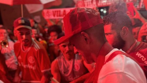 Robert Renan foi recebido com festa pelos torcedores do Inter