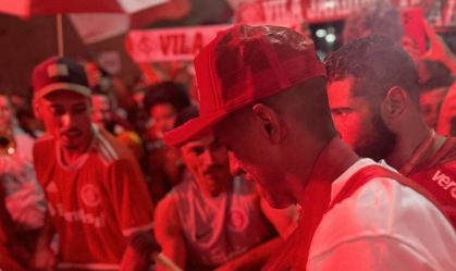 Robert Renan foi recebido com festa pelos torcedores do Inter