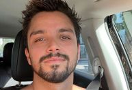 Rodrigo Simas relembra receio com carreira após assumir bissexualidade