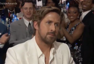 Reação de Ryan Gosling ao vencer Critics Choice viraliza; veja vídeo