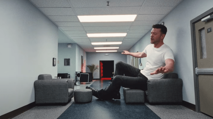 Justin Timberlake em videoclipe "Selfish" / Reprodução/YouTube