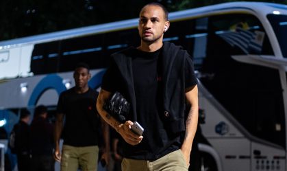 Serginho, do Vasco, chega para amistoso no Uruguai
