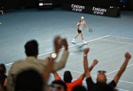 Sinner força quinto set, vira sobre Medvedev e é campeão do Australian Open