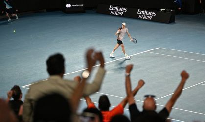 Sinner força quinto set, vira sobre Medvedev e é campeão do Australian Open
