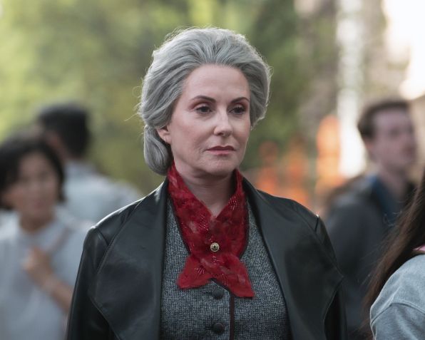 Professora de matemática de Percy, Sra. Dodds, que se revela um monstro mitológico./ Disney/David Bukach