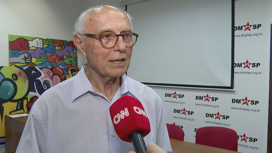O deputado estadual Eduardo Suplicy (PT-SP) em reunião no Diretório Municipal do partido