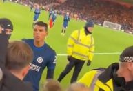 Thiago Silva bate boca com torcedores do Chelsea; assista