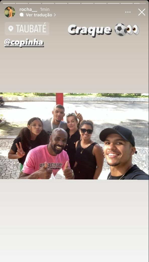 Thomaz se encontrou com os familiares após a partida / Reprodução/Instagram