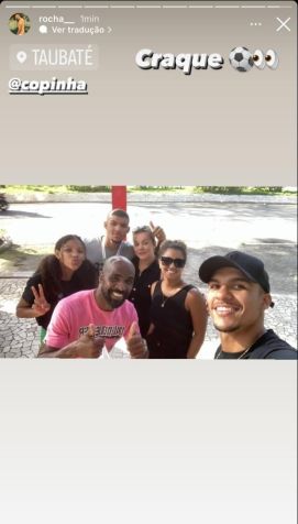 Thomaz se encontrou com os familiares após a partida / Reprodução/Instagram