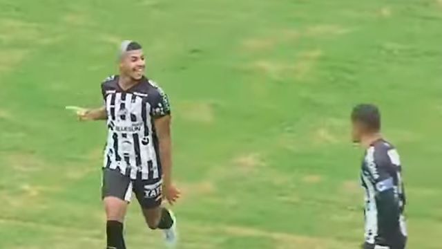 Thomaz comemora gol da Inter de Limeira