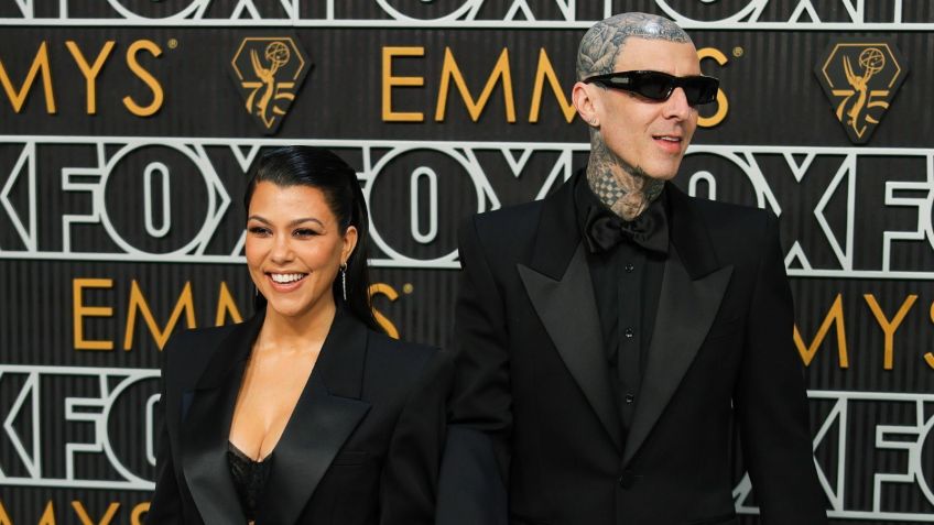 Kourtney Kardashian e Travis Barker no Emmy 2023 / Neilson Barnard / Getty Images