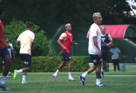 Reforço do São Paulo marca golaço em treino; veja