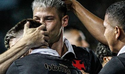 Capasso comemora o primeiro gol do Vasco no Carioca 2024