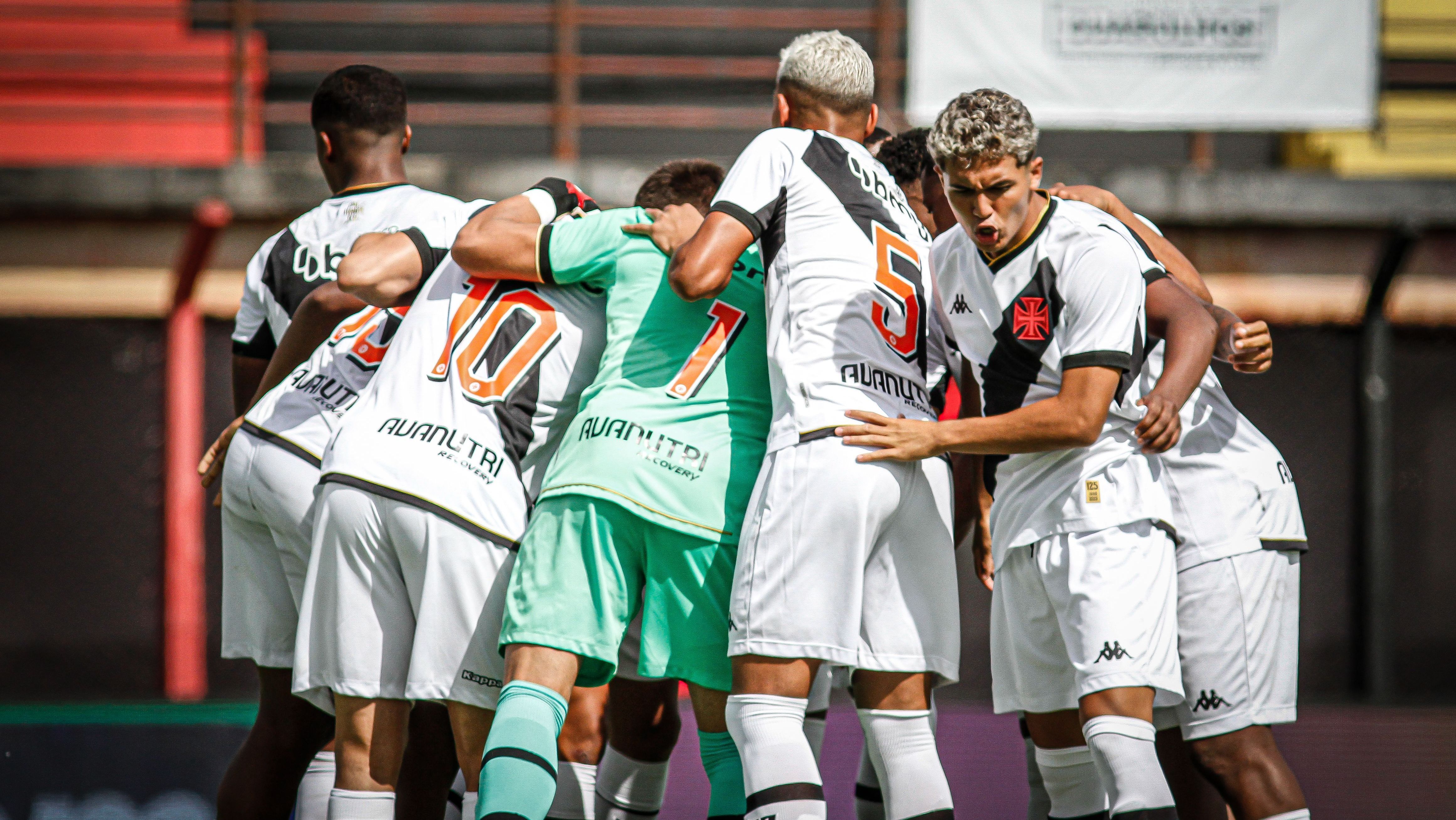 Vasco enfrenta o Vitória na Copinha