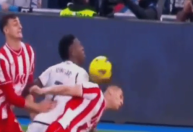 Vinicius Júnior ironiza reclamações por gol contra o Almería: 