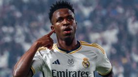 Vinicius Júnior comemora um dos três gols que marcou pelo Real Madrid sobre o Barcelona
