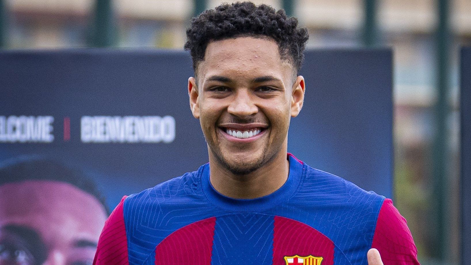 Vitor Roque em apresentação no Barcelona