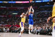 NBA: Westbrook faz cesta de 3 pontos sem tênis em vitória do Clippers; vídeo