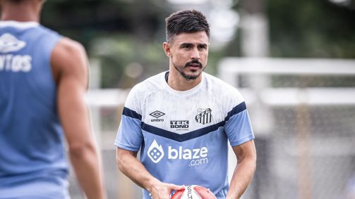 Willian Bigode em treino no Santos