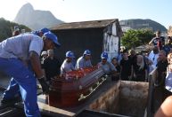 Corpo de Zagallo é enterrado no cemitério São João Batista, no Rio de Janeiro