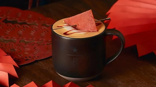 Starbucks lança café com leite sabor porco na China para celebrar Ano Novo Lunar