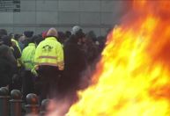 Agricultores furiosos protestam com tratores e incêndios na cúpula da UE